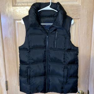 American Eagle Black Puffer Vest